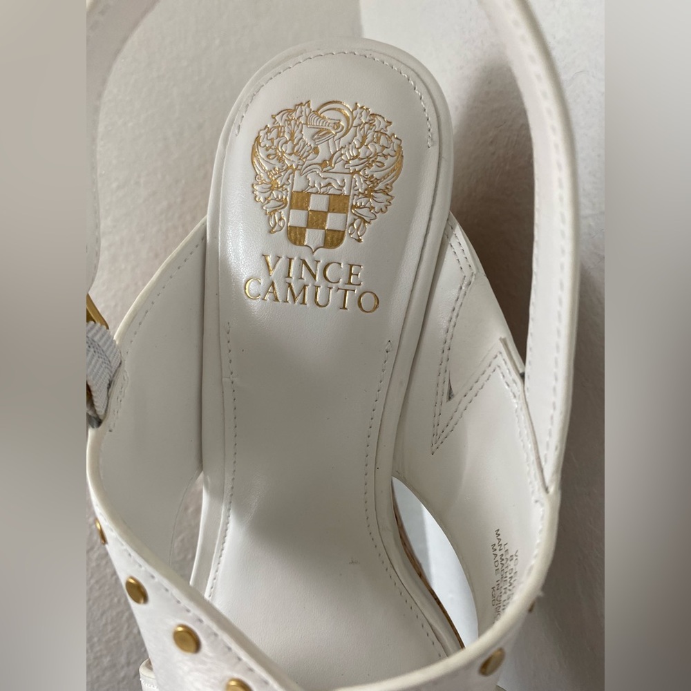 VINCE CAMUTO..WOMENS White Wedge Sandals with Gold Accents - Picture 6 of 15